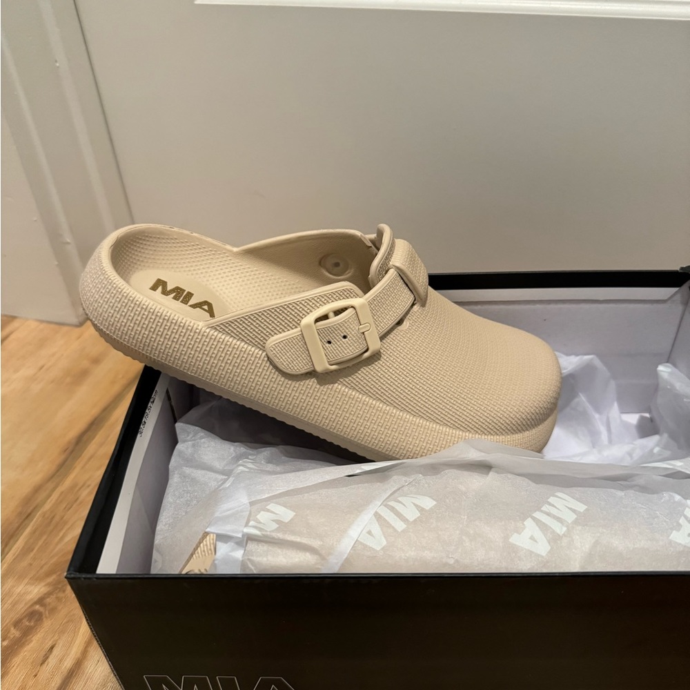 MIA Clogs new in box